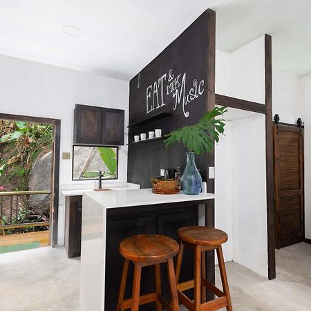 Serendipity Holistic Resort Spa 金斯敦 外观 照片