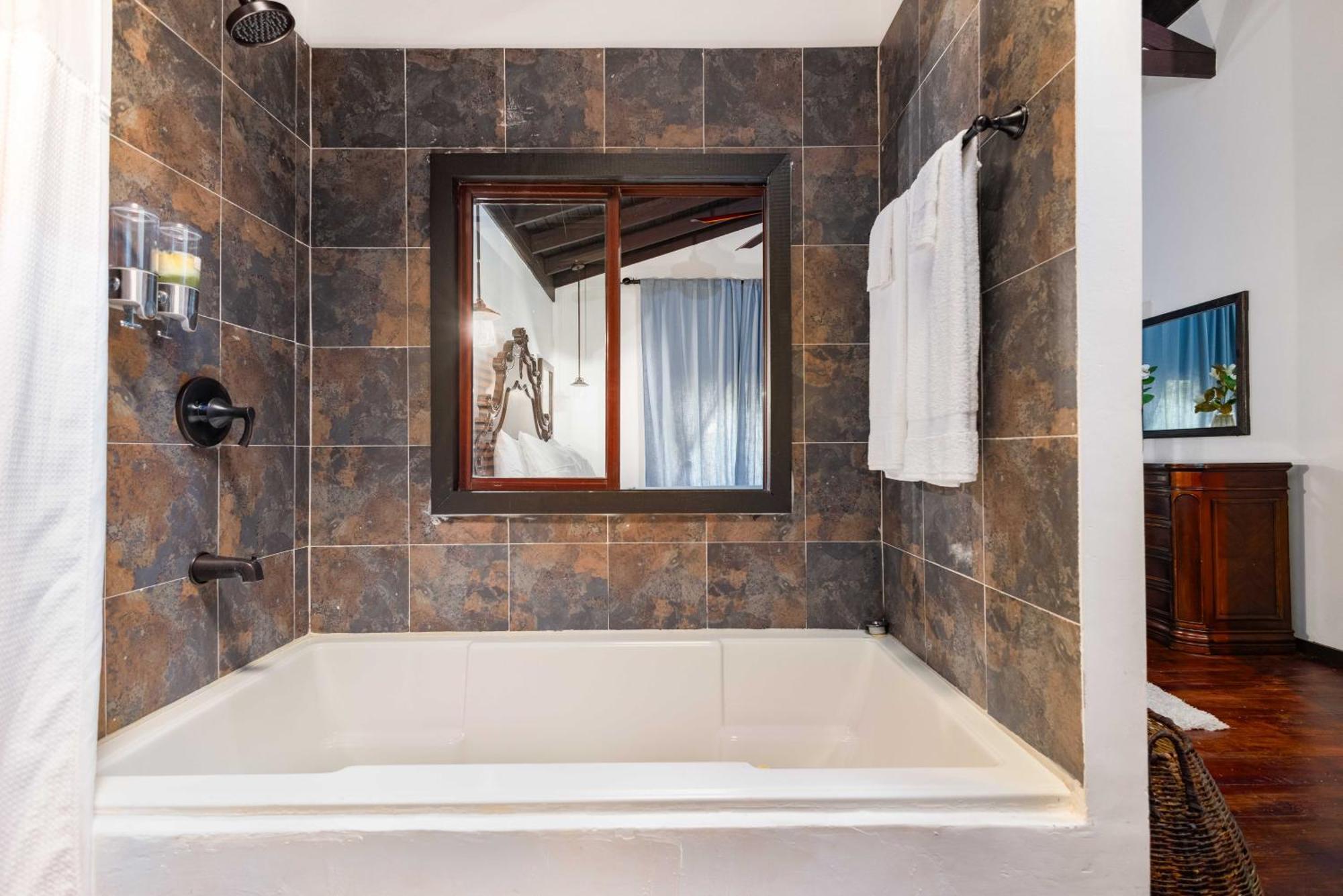 Serendipity Holistic Resort Spa 金斯敦 外观 照片