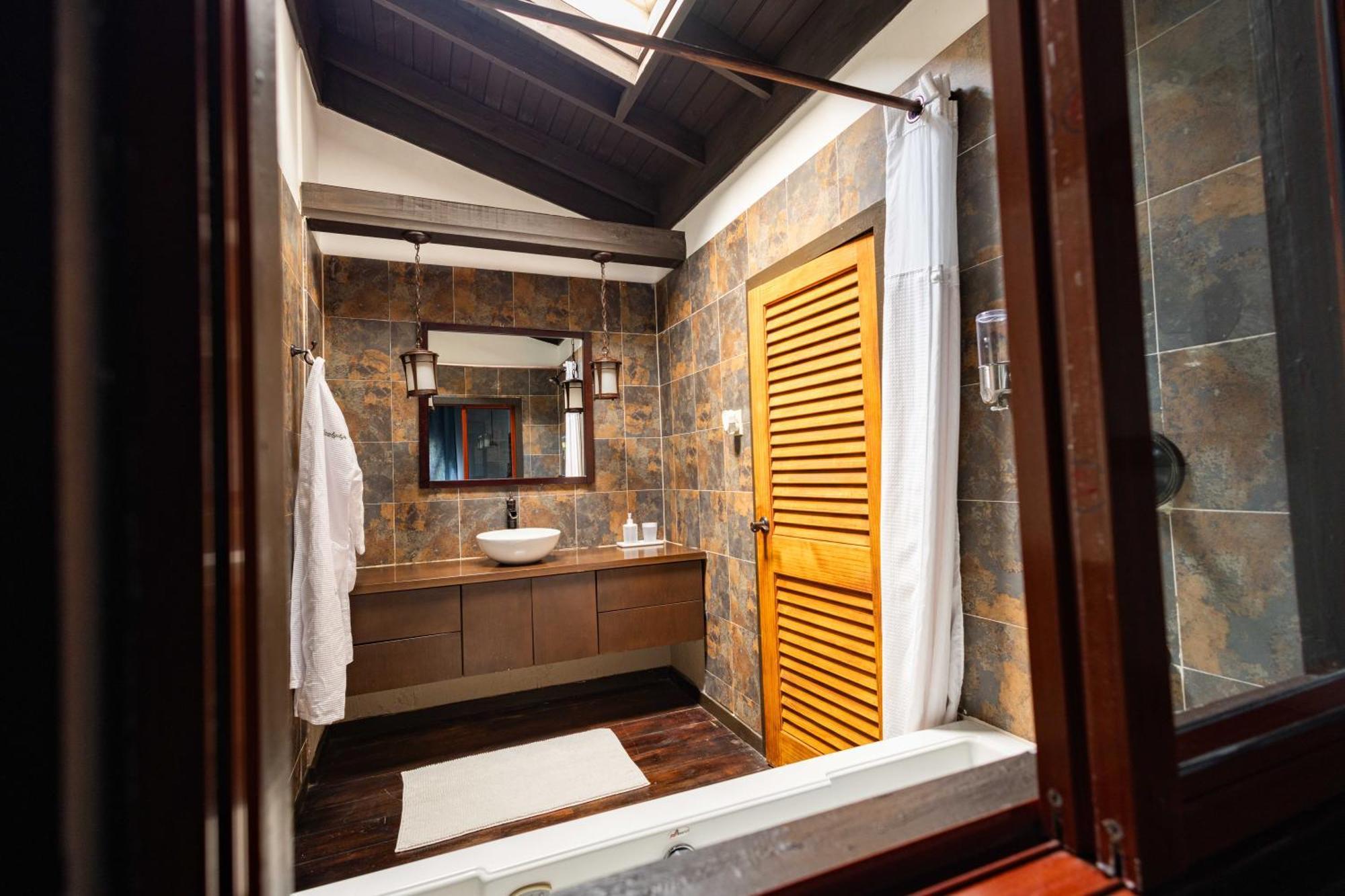 Serendipity Holistic Resort Spa 金斯敦 外观 照片